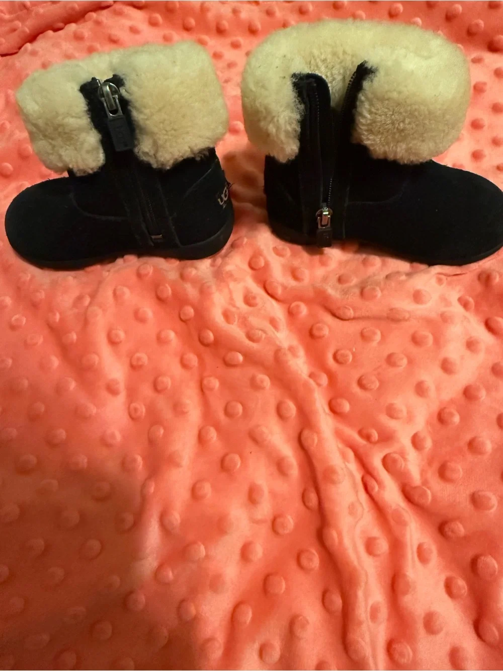 UGG Kids Black Suede Fold-Over Shearling Boots with Cream Fur Size 6 Toddlee